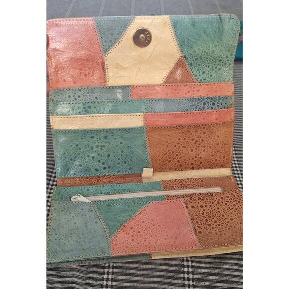 Ladies reptile leather wallet- snap closure- outside & inside pockets- 7.5 x 4 - Picture 3 of 7